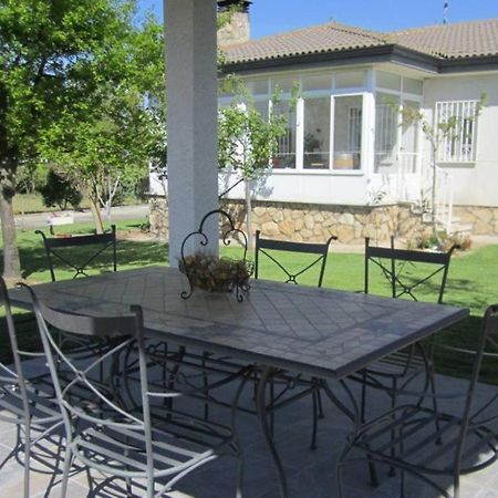 Tres Hermanos Con Piscina Privada 佩拉布若瓦 外观 照片